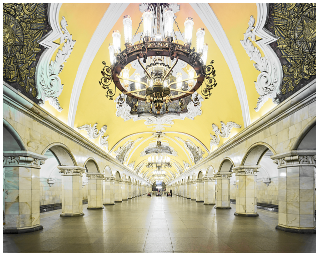 Станция метро Комсомольская